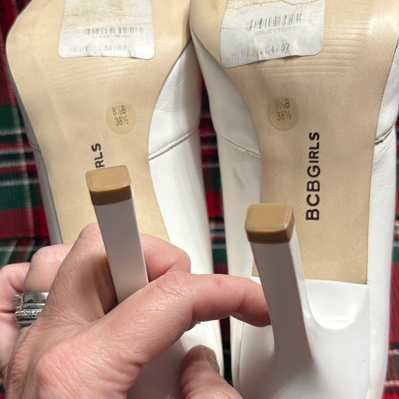 🖤BCBGirls White Heels with Gold Buckle🖤 - Picture 10 of 11